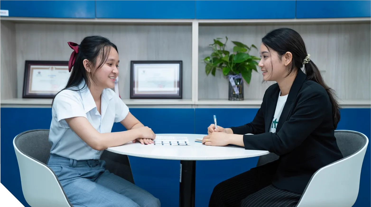 Career counseling session with a student