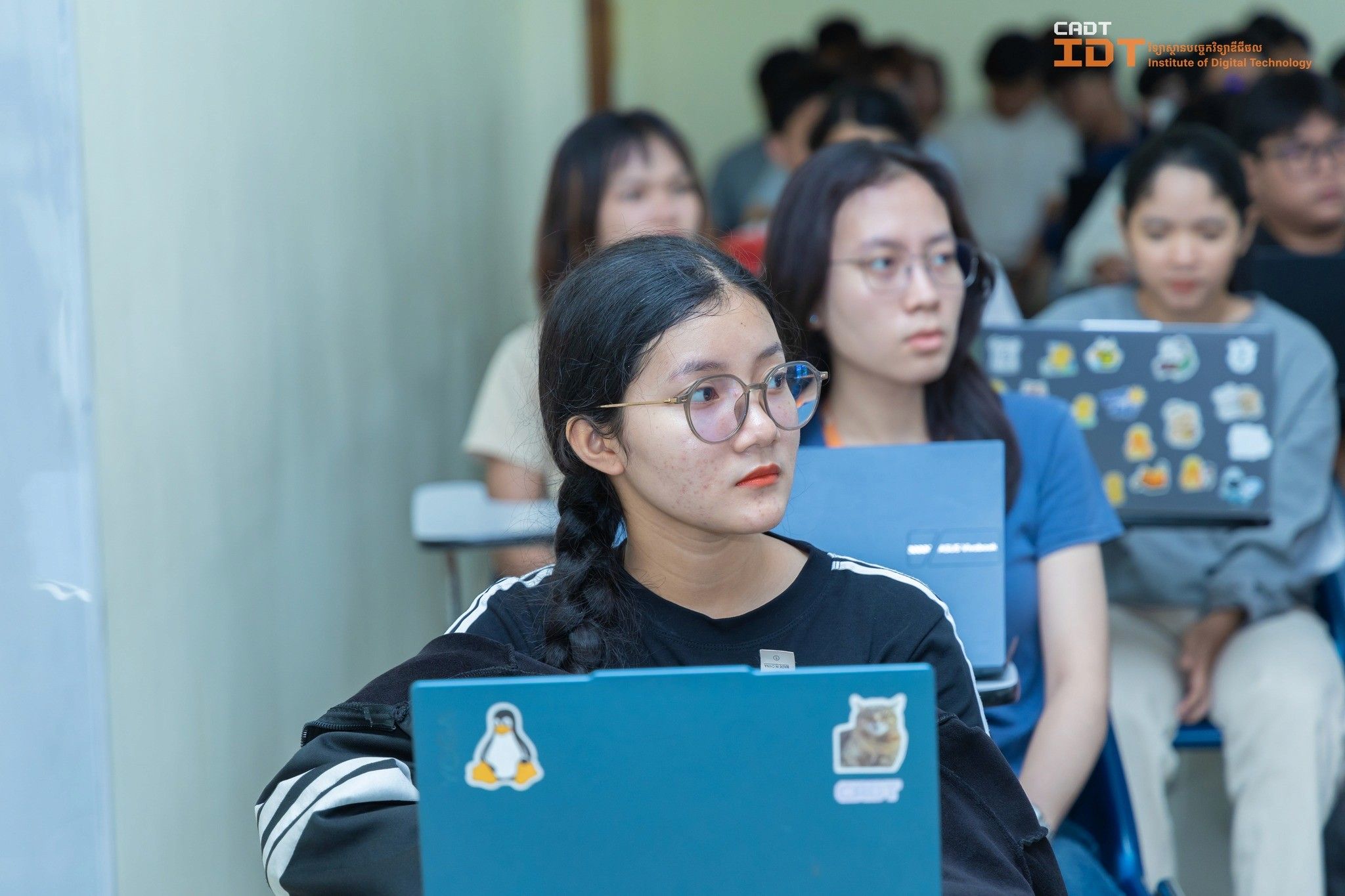 Students attending an internship information session